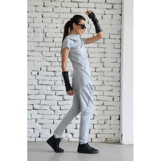 Women's Gray Set Harem with leather gloves  https://www.toromoda.com/products/womens-set-harem-with-leather-gloves  Suitable for long working days, the cotton grey trousers are the ideal addition to the set. With a modern cut, they provide comfort and freedom of movement...