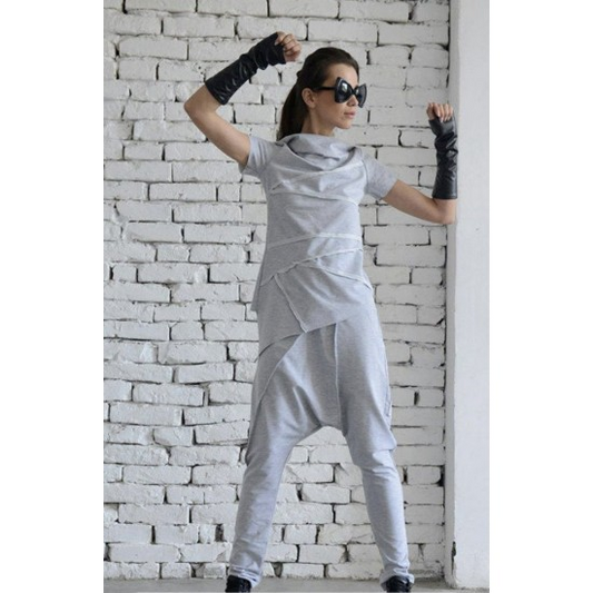 Women's Gray Set Harem with leather gloves  https://www.toromoda.com/products/womens-set-harem-with-leather-gloves  Suitable for long working days, the cotton grey trousers are the ideal addition to the set. With a modern cut, they provide comfort and freedom of movement...