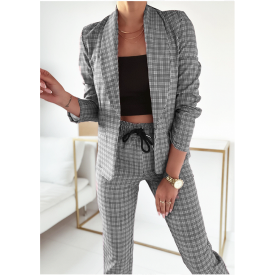 Women's set Squares in two parts  https://www.toromoda.com/products/womens-set-squares  Women's set of jacket and pants in a square with ties. Fabric: cotton, polyester Origin: ToroModa & nbsp;