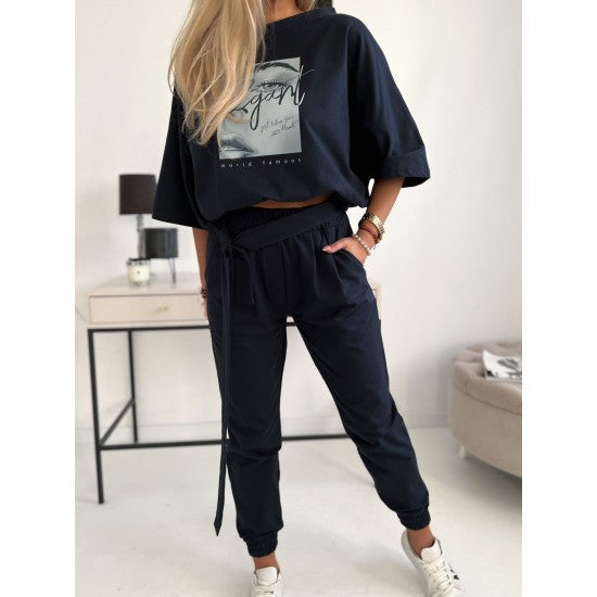 Women's two pieces set Kate in dark blue  https://www.toromoda.com/products/womens-set-kate-in-dark-blue  Two-piece set: loose blouse with boat neck and pants with pockets, elastic waist, ties. Material: cotton with elastane Origin:&nbsp;ToroModa