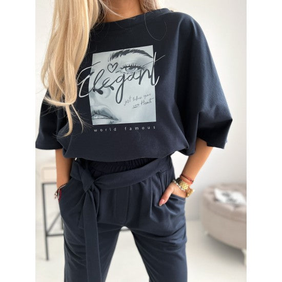 Women's two pieces set Kate in dark blue  https://www.toromoda.com/products/womens-set-kate-in-dark-blue  Two-piece set: loose blouse with boat neck and pants with pockets, elastic waist, ties. Material: cotton with elastane Origin:&nbsp;ToroModa