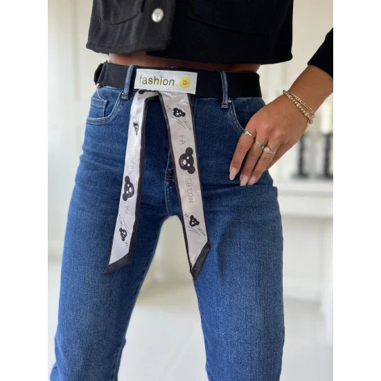 Denim dark jeans with belt and scarf  https://www.toromoda.com/products/womans-denim-dark-jeans-with-belt-and-scarf  Classic women's jeans with a belt. Zip and button closure. Regular fit.Fabric: 95% cotton, 5% elastane Origin: ToroModa