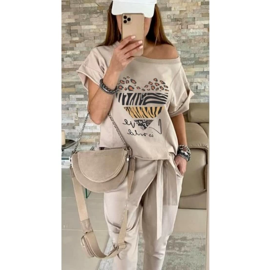 Ladies set Heart in beige two parts  https://www.toromoda.com/products/women-s--set-heart  Women's two-piece set:t-shirt with asymmetric hem and external decorative placketfly and tie trousers, two side pockets, elasticated waist