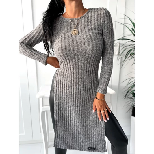 Tunic with slits Lily in gray by ToroModa  https://www.toromoda.com/products/womans-tunic-with-slits  Model knitted tunic, clean look, large side slits, round neckline.Material: knitwearOrigin: ToroModa