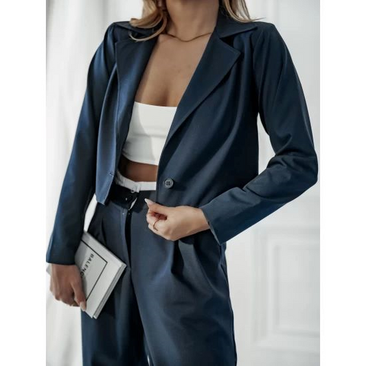 Navy Button front cropped blazer in Blue  https://www.toromoda.com/products/women-s-navy-button-front-cropped-blazer  Stylish women's blazer with a cropped cut. Single button and eyelet fastening. Lining.Composition outer:67% polyesteрr, 31% viscose, 2% elastaneLining