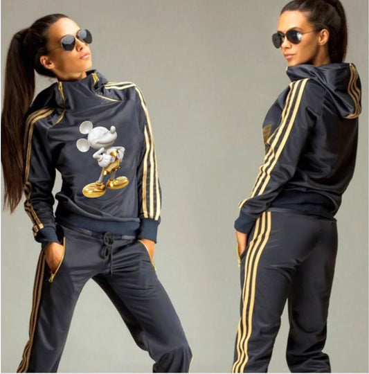 Golden Micky whit black sport set  https://www.toromoda.com/products/golden-micky-whit-black-sport-set  Two Piece Set tops+pantsTwo sides zip on the neckline&nbsp;Soft and cute&nbsp;Excellent qualities&nbsp;True sizes&nbsp;Cold wash and dry&nbsp;