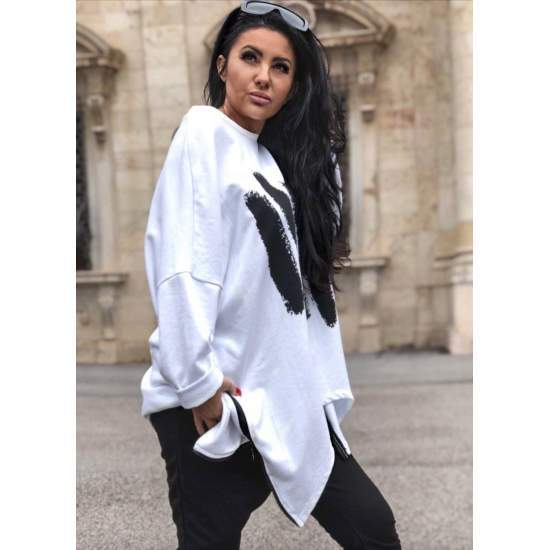Set of white tunic with potur  https://www.toromoda.com/products/set-of-white-tunic-with-potur  Set of two parts: white tunic, free model with spectacular application and black pot.Tunic fabric: cotton with elastaneOrigin:&nbsp; Bulgaria EU