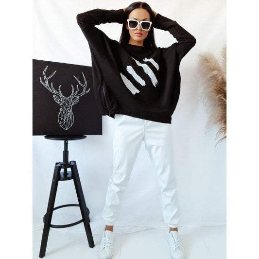 Women's Set black tunic and white leather pants  https://www.toromoda.com/products/womens-set-black-tunic-and-white-leather-pants  Women's Set of free model tunic with zippers and jogger pants with elastic. Tunic fabric: cotton with elastane Jogger fabric: eco leather, cotton Origin: Bulgaria