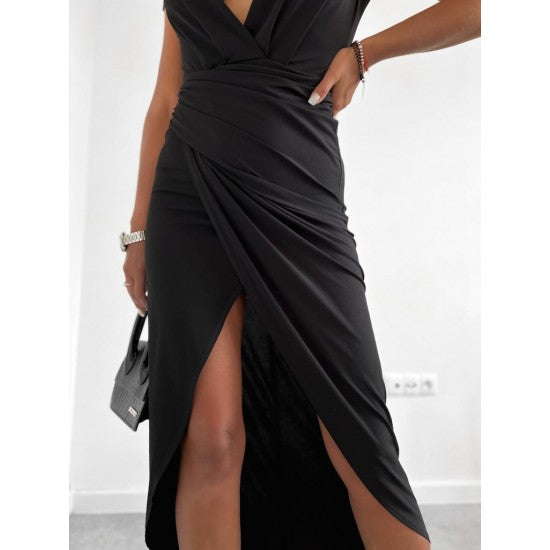 Elegant dress with a large slit  https://www.toromoda.com/products/elegant-dress-with-a-large-slit  A black dress with a body cut and a beautiful neckline for a complete look.Material: polyester with elastaneOrigin: Bulgaria