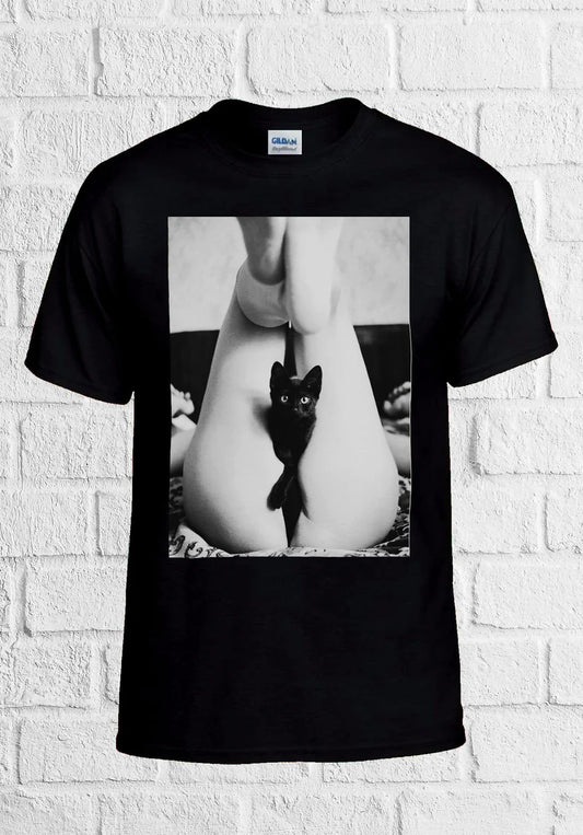 Men's T-Shirt black cat - ToroModa  https://www.toromoda.com/products/mens-t-shirt-black-cat  Men's t-shirt with a round neckline and a loose fit. The material of the T-shirt is extremely soft and provides maximum comfort during summer days.100% cotton