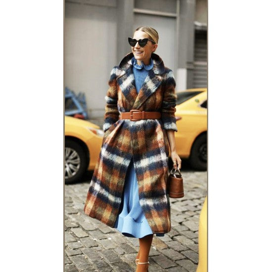 Women's long coat Carrie - ToroModa  https://www.toromoda.com/products/womens-long-coat-carrie  Gorgeous model long coat, face crucibles, welt side pockets.Comes with main fabric belt, waist nuts.Material: wool, polyesterLining: LiningOrigin: Bulgaria